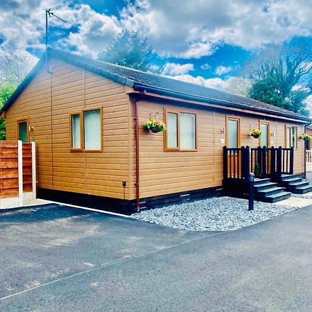 יורק Elder Cabin With Hot Tub מראה חיצוני תמונה