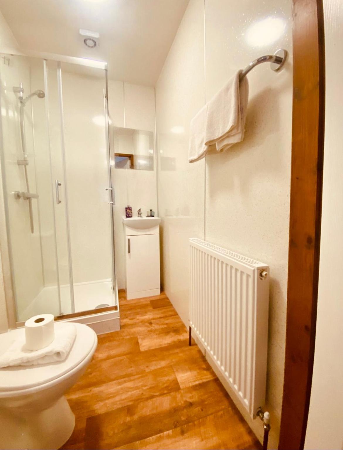 יורק Elder Cabin With Hot Tub מראה חיצוני תמונה