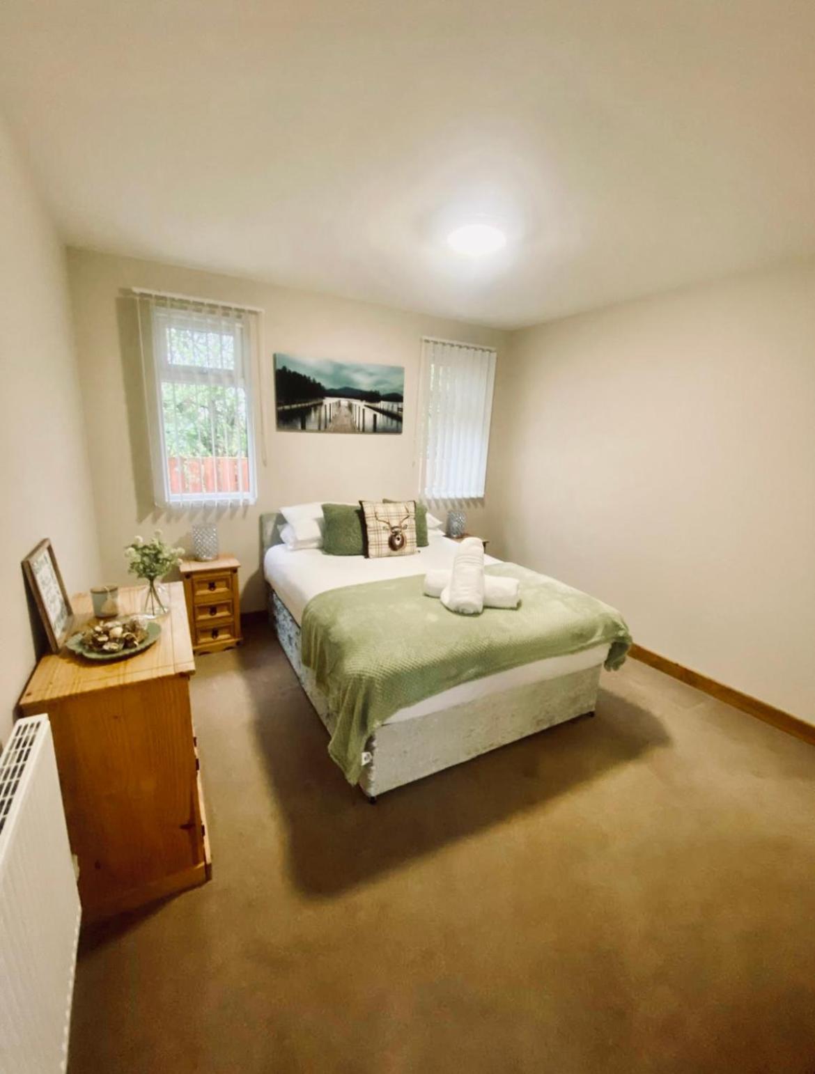 יורק Elder Cabin With Hot Tub מראה חיצוני תמונה